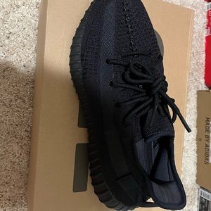 Yeezy boost 350 v2 onyx brand new with box size 12